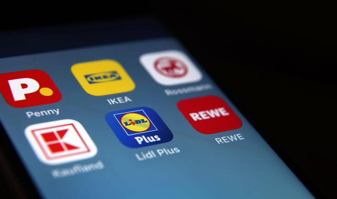 Viele Lebensmittelhändler setzen auf Apps, um Kunden fester an sich zu binden.