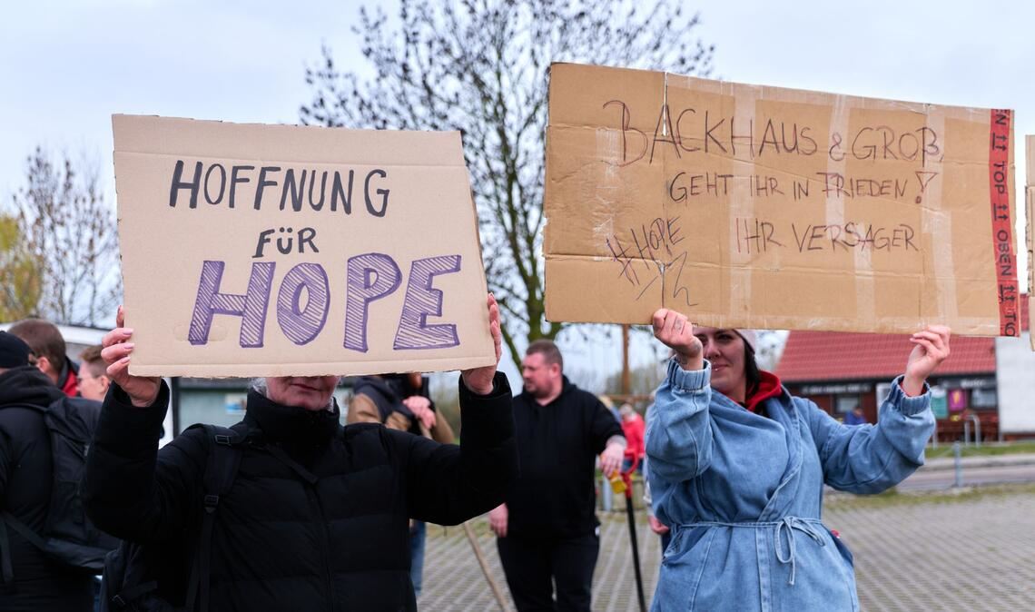 Viele Menschen litten merklich mit und verfolgten das Geschehen aufmerksam.