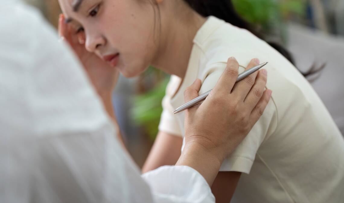 Viele Menschen mit psychischen Erkrankungen wie Depressionen müssen jetzt schon monatelang auf einen Therapieplatz warten.