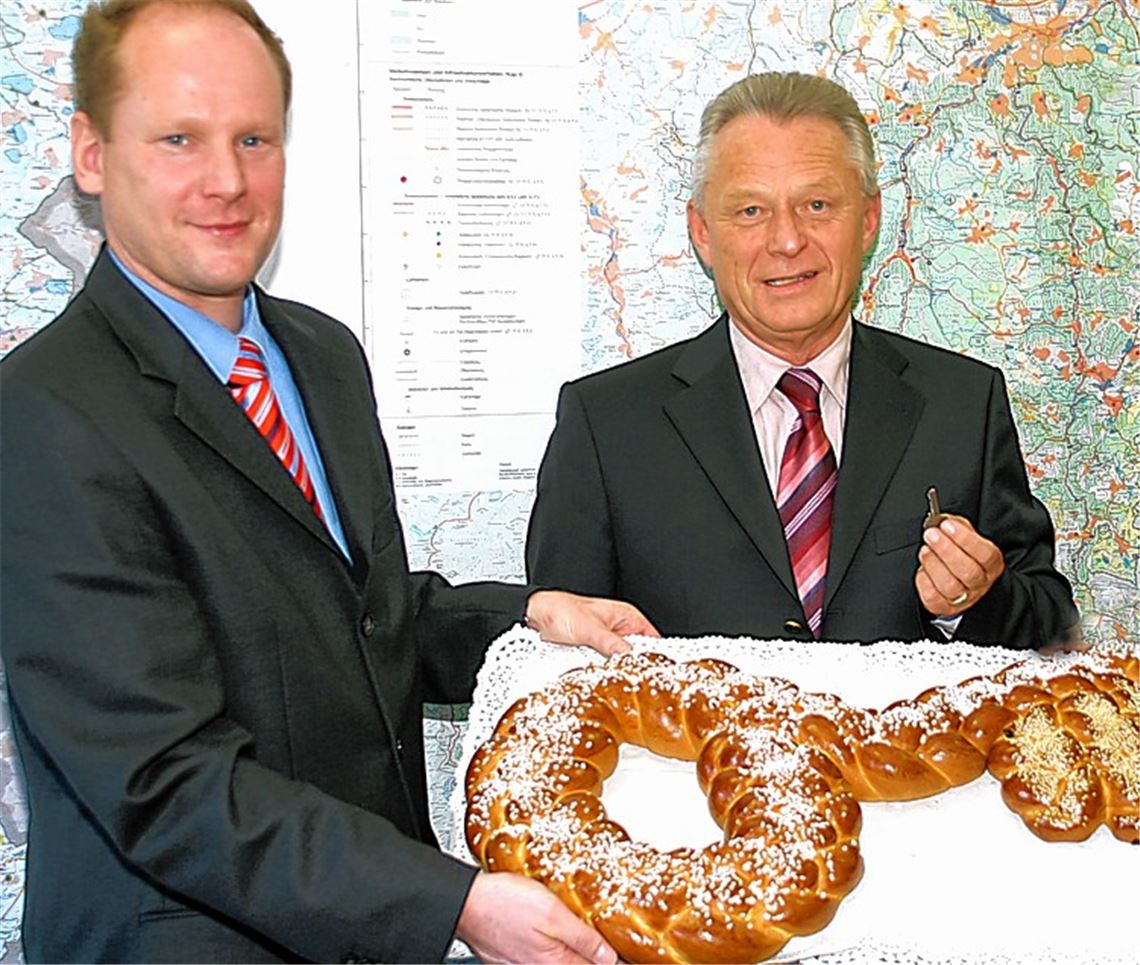 Viele Menschen sollen beim Regionaltag die Attraktionen, die der Nordschwarzwald nicht nur morgen bietet, im wahrsten Sinn des Wortes erschließen – kulturell, touristisch und kulinarisch. Das wünschen sich Verbandsvorsitzender Heinz Hornberger (re.) und Direktor Dirk Büscher.Foto: Kollros