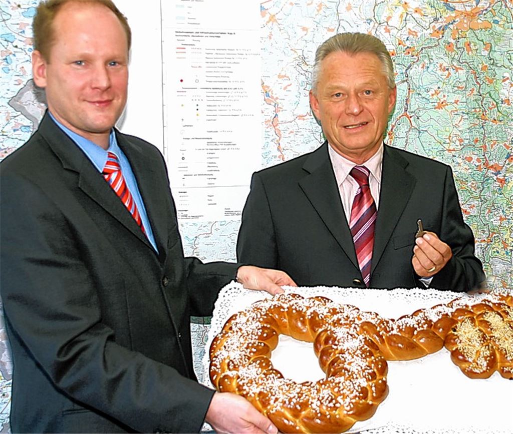 Viele Menschen sollen beim Regionaltag die Attraktionen, die der Nordschwarzwald nicht nur morgen bietet, im wahrsten Sinn des Wortes erschließen – kulturell, touristisch und kulinarisch. Das wünschen sich Verbandsvorsitzender Heinz Hornberger (re.) und Direktor Dirk Büscher.Foto: Kollros