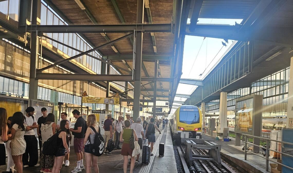 Viele Reisende waren am Dienstagabend am Hauptbahnhof gestrandet.