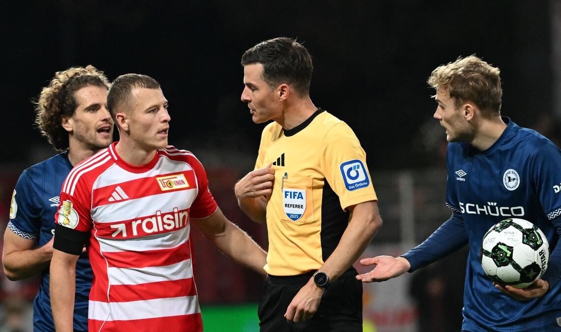 Viele Schiedsrichter, hier Harm Osmers, standen in der zweiten Pokal-Runde im Fokus.