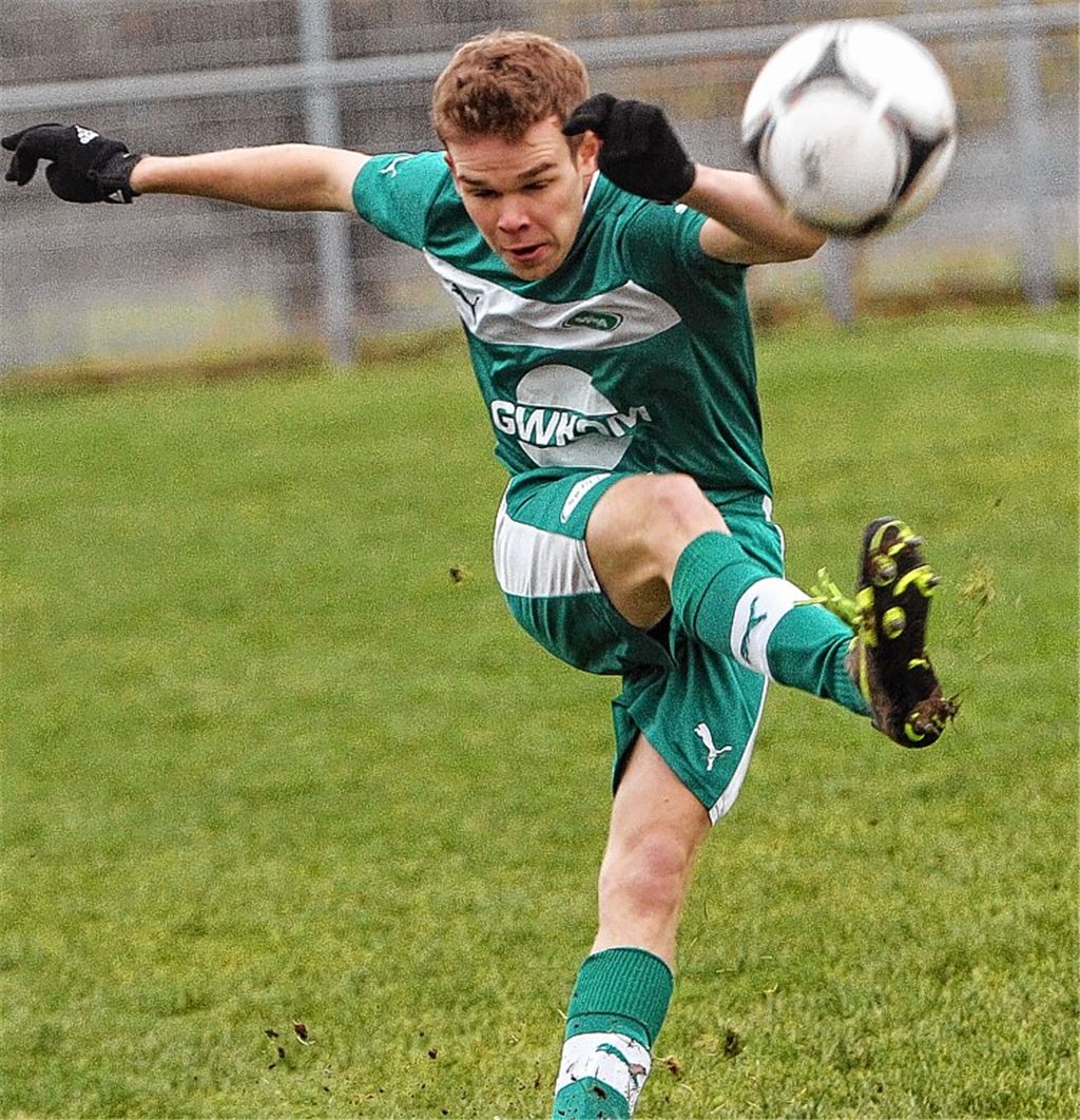 Viele Spieler der Spvgg Zaisersweiher stehen unter der Woche nicht zum Training zur Verfügung, so auch Verteidiger Daniel Wallinger. Foto: Fotomoment