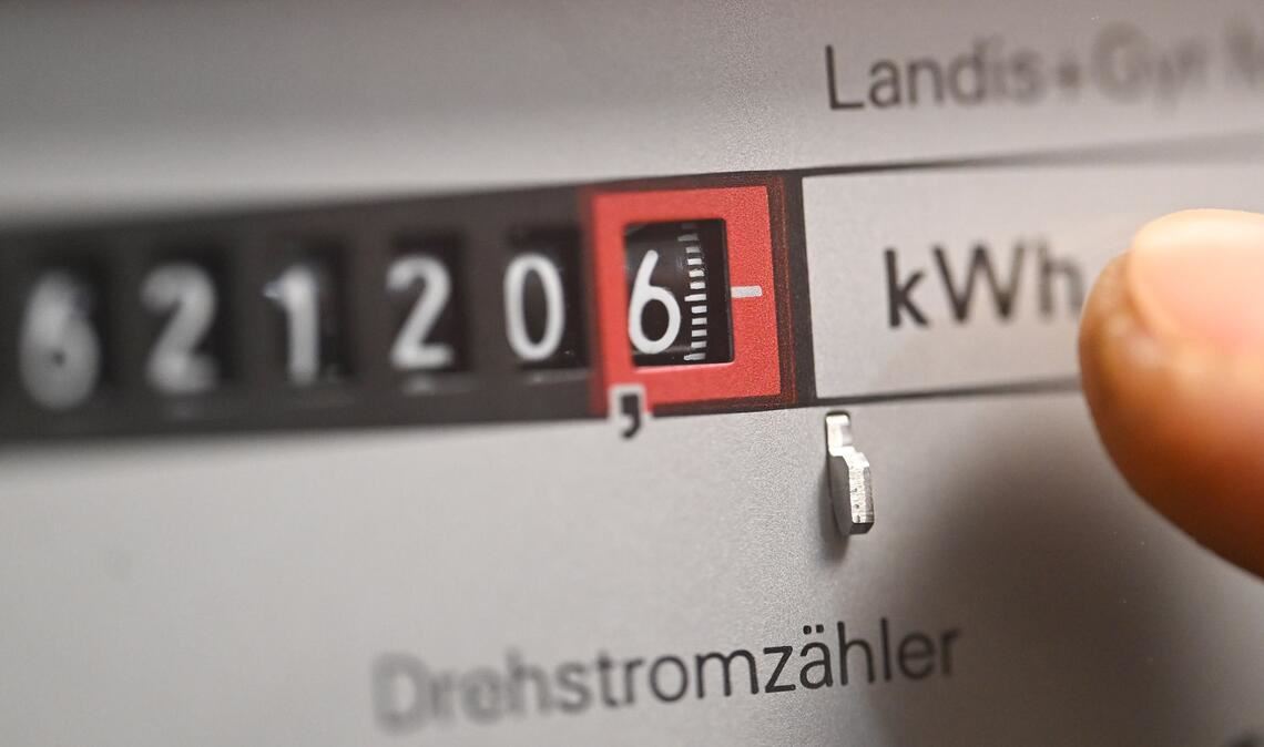 Viele Strom-Grundversorger haben schon die Preise gesenkt, weitere folgen. Der Grund: Gesunkene Netzgebühren und niedrigere Einkaufspreise. (Symbolbild)