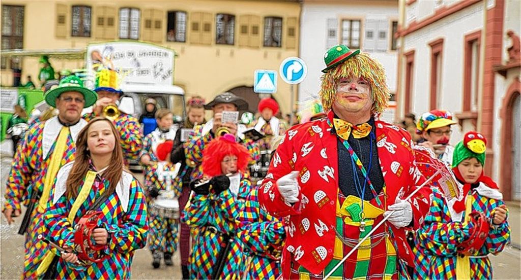 Vier Auftritte über Fasching: Das Trommler- und Pfeiferkorps präsentiert sich bei den Umzügen vor großem Publikum.