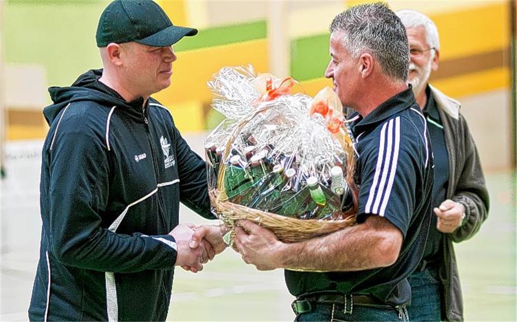 Vier Jahre lang war Heiko Mössner (li.) für den TSV Knittlingen tätig, zwei als Co-Trainer, zwei als Cheftrainer. Nun tritt er aus beruflichen Gründen ab. Foto: Zschorsch