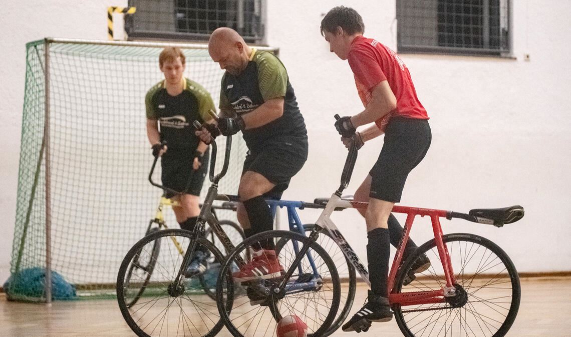 Vier Spiele und vier Siege gab es für Patrick Goll und Sven Erhard (v.li.).