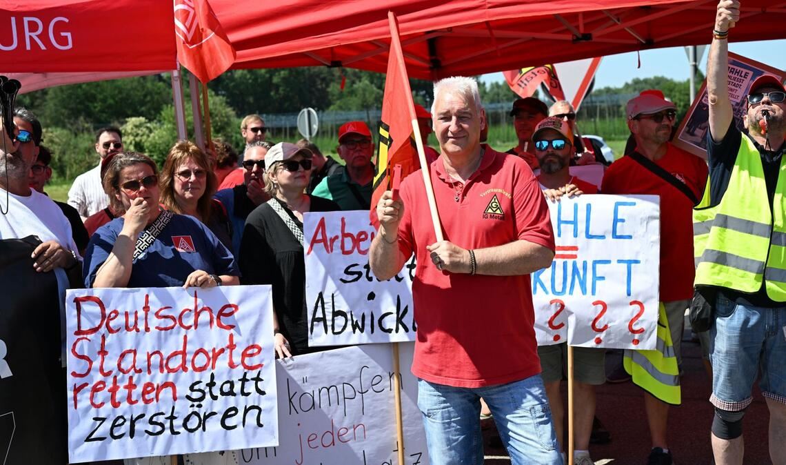 Vier Tage lang wurde  gestreikt – nun sollen die Beschäftigten über das Verhandlungsergebnis abstimmen.