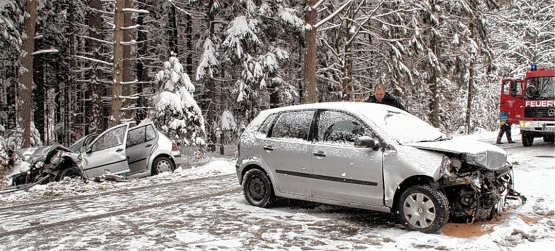 Vier Verletzte und zweimal Totalschaden: die Bilanz eines Unfalls bei Neuhausen.