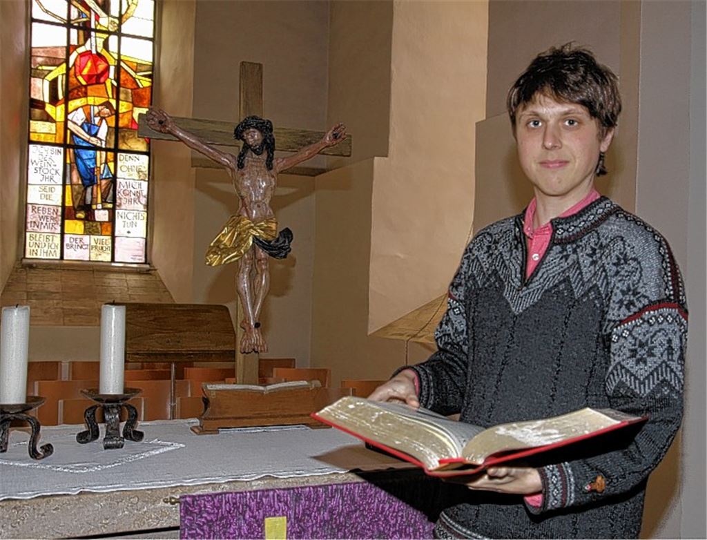 Vikar Lukas Lorbeer wird am morgigen Sonntag offiziell durch Dekan Ulf van Luijk an seiner neuen Wirkungsstätte begrüßt.