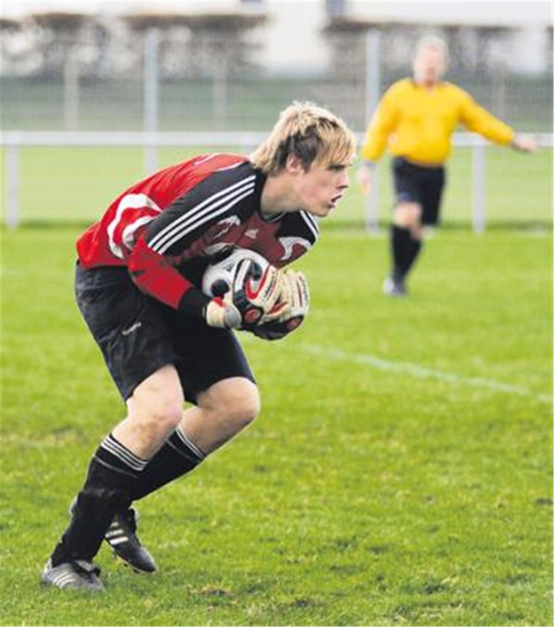 Viktoria-Schlussmann Bastian Voges wird gegen die Profis aus der 2. Bundesliga vermutlich eine Menge Arbeit bekommen.
Foto: Fotomoment