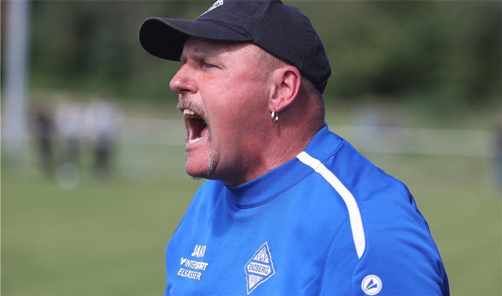 Viktoria-Trainer Sascha John freut sich, dass es ab Sonntag in der Kreisliga Pforzheim um Punkte geht, er hält allerdings die Englische Woche in der Urlaubszeit für keine gute Wahl. Archivfoto: Rubner