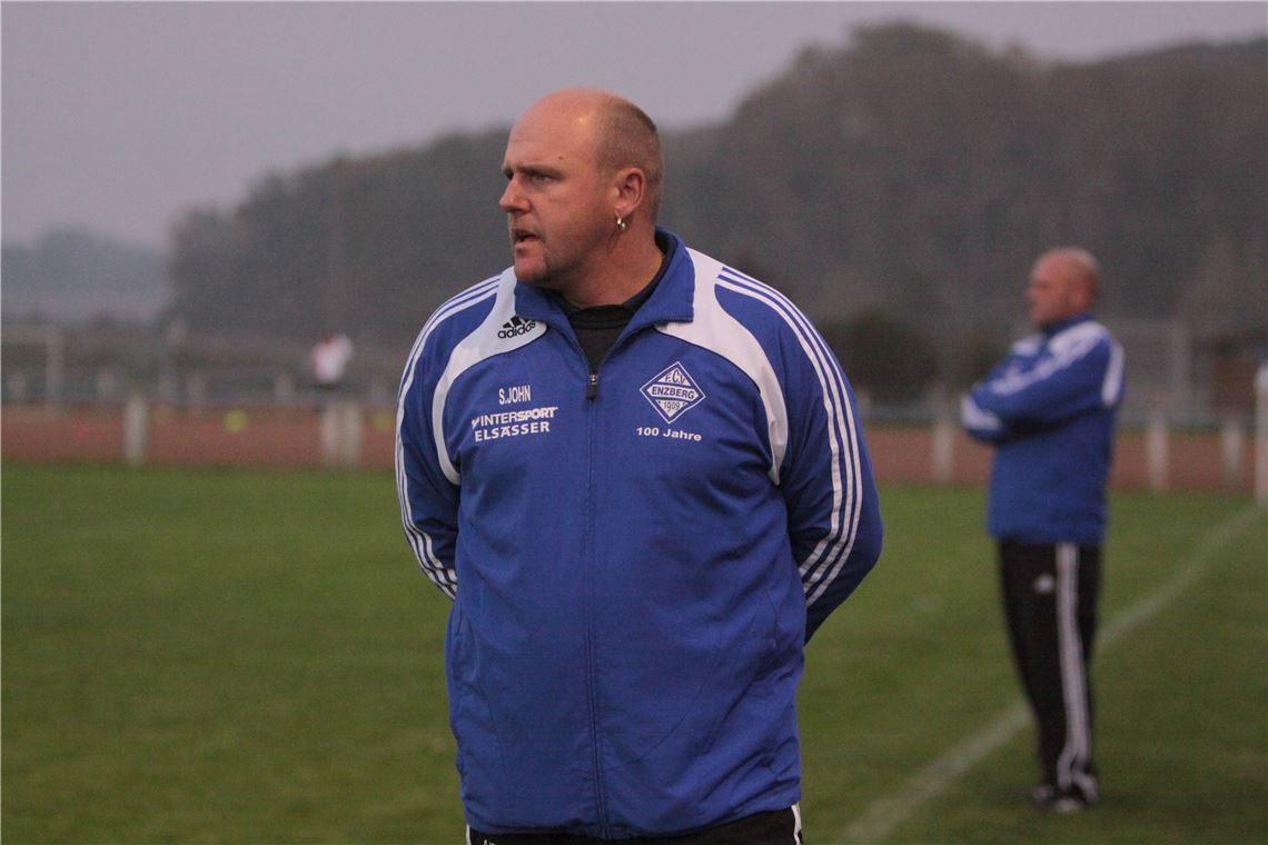 Viktoria-Trainer Sascha John muss das Spiel seiner Mannschaft am Mittwoch, 10. April, absagen. (Foto:Eigner)