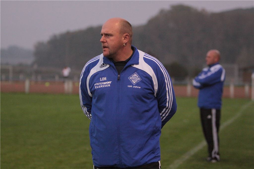 Viktoria-Trainer Sascha John muss das Spiel seiner Mannschaft am Mittwoch, 10. April, absagen. (Foto:Eigner)