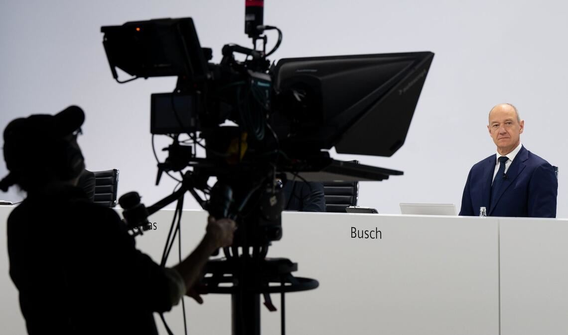 Virtuelle Hauptversammlung bei der Siemens AG mit dem Vorstandsvorsitzenden  
Roland Busch.