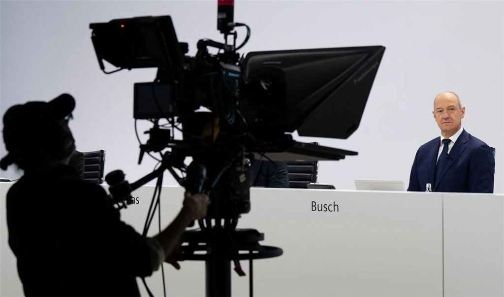 Virtuelle Hauptversammlung bei der Siemens AG mit dem Vorstandsvorsitzenden  
Roland Busch.