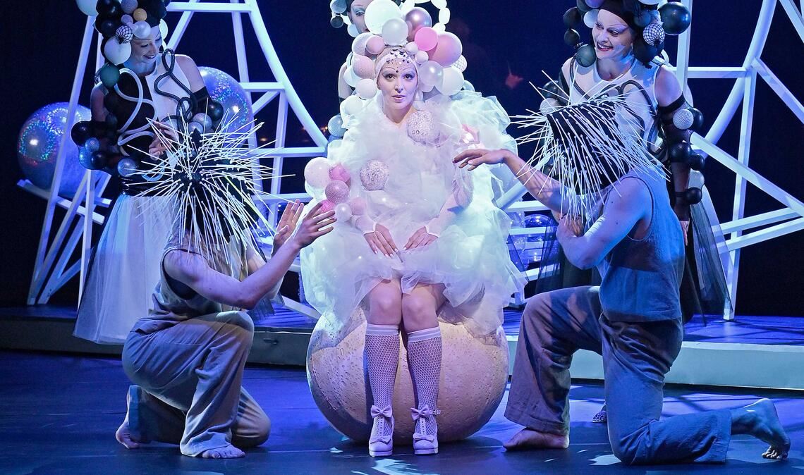 Visuelles Erlebnis mit Tiefgang: Szene aus „Der Zwerg“. Foto: Theater PF/Klenk
