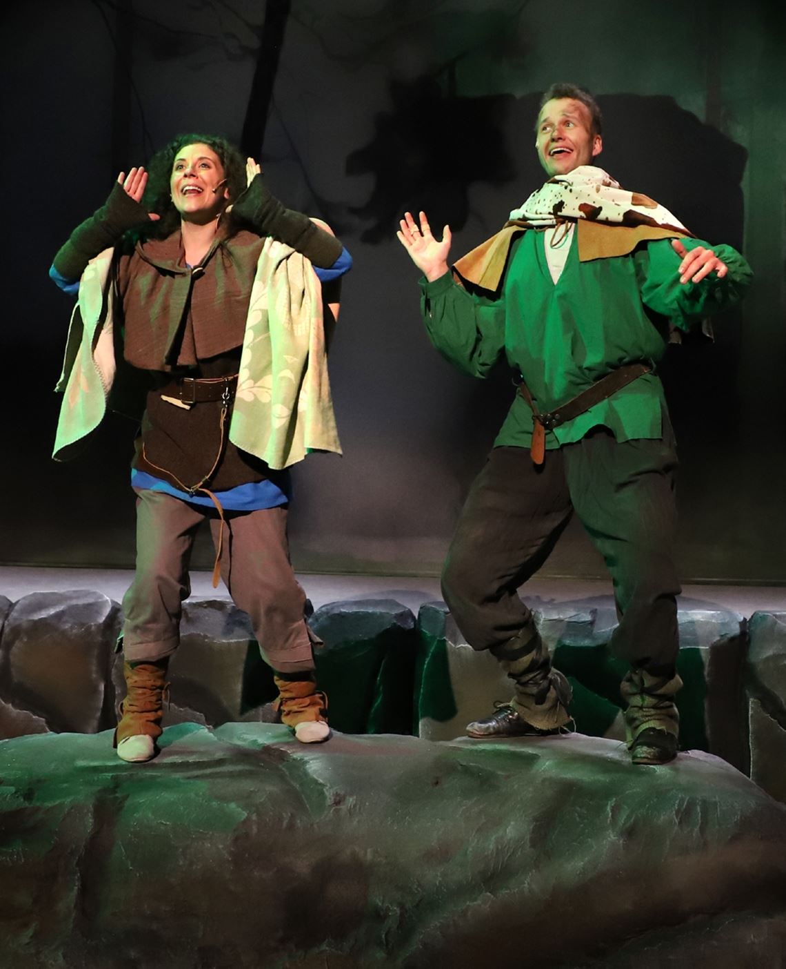 Vivien Andrée und Kai Friebus in „Ronja Räubertochter“. Foto: Theater PF/Haymann