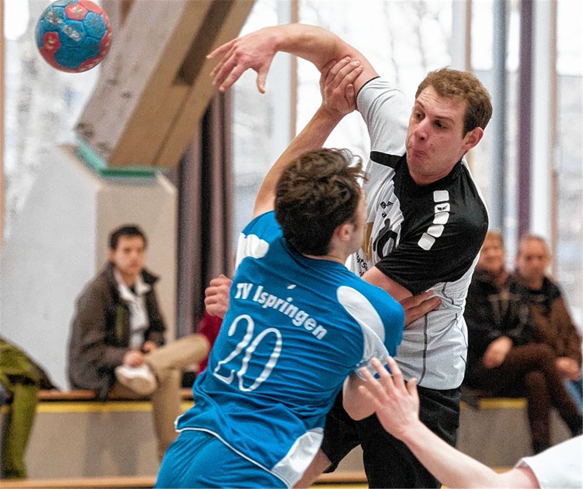 Vizemeister kann die SG Pforzheim/Wiernsheim (in Weiß-Schwarz) aus eigener Kraft werden. Der Aufstieg in die 1. Kreisliga hängt jedoch vom Ausgang in Badenliga und Landesliga Süd ab. Foto: Zschorsch