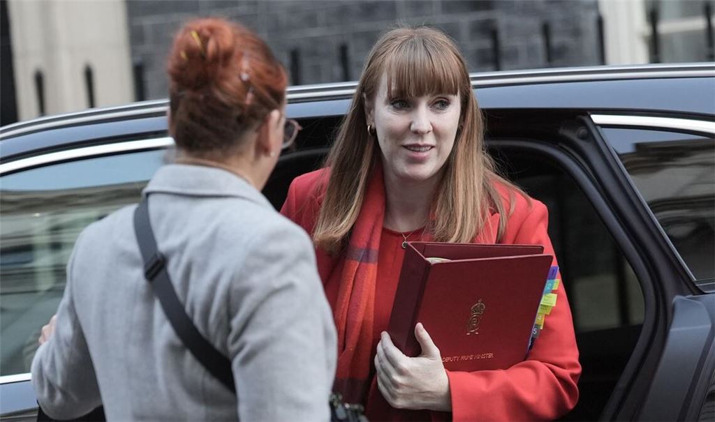 Vizepremierministerin Angela Rayner tritt wegen einer Kontroverse über zu geringe Steuerzahlungen zurück. (Archivbild)