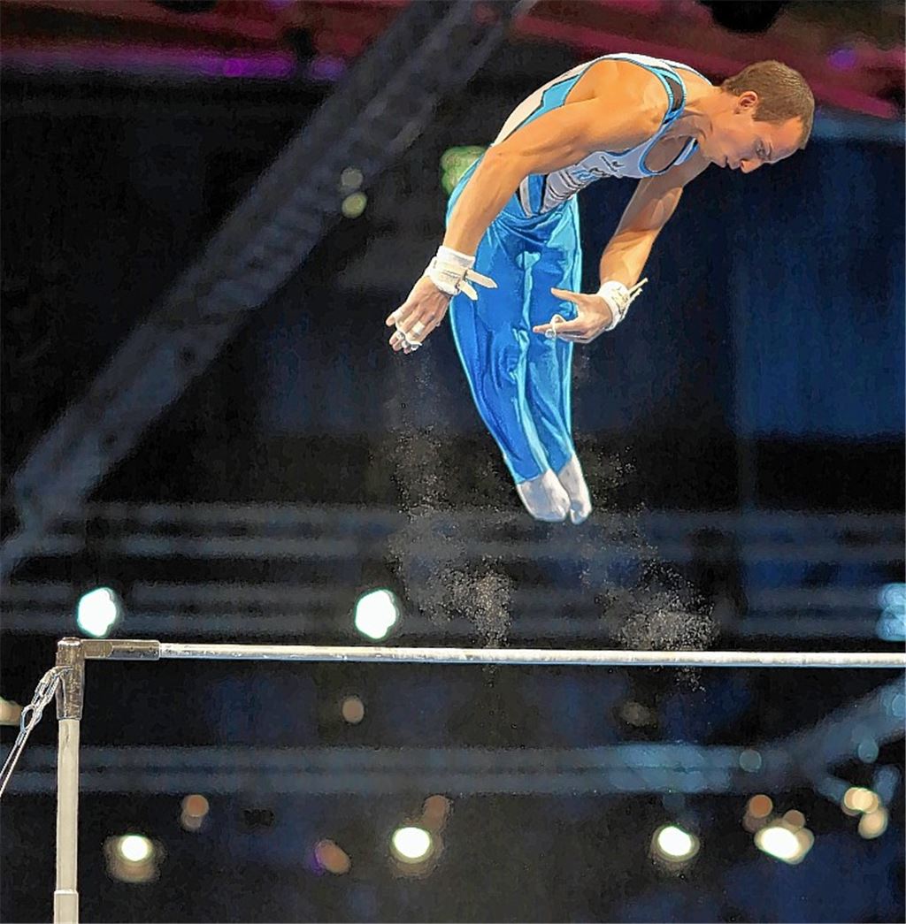 Vladimir Klimenko holt für die KTV Straubenhardt Punkte am Reck, doch das ändert nichts an der Stuttgarter Dominanz. 