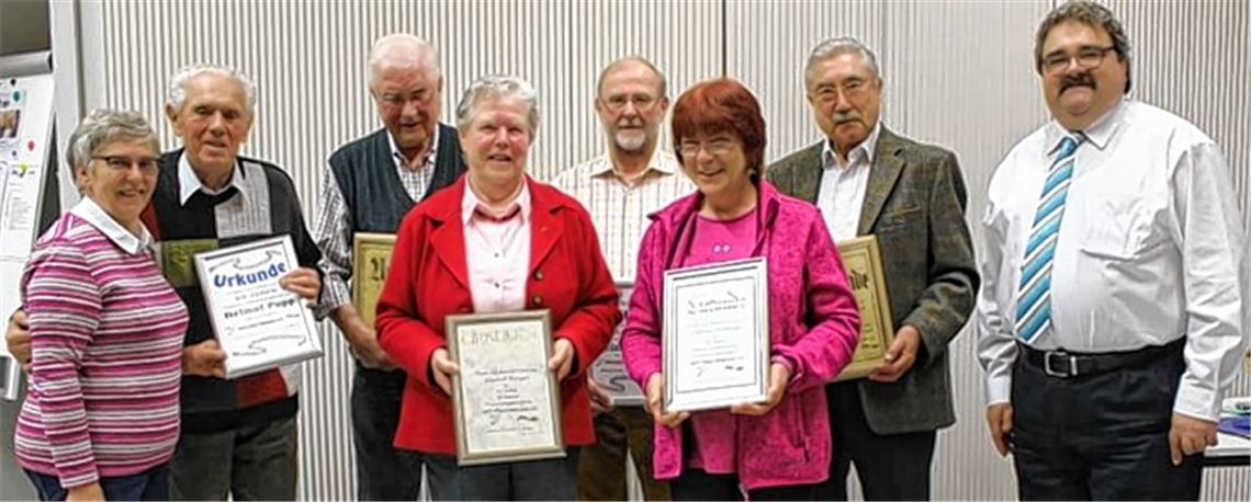 V.li. Jutta Migulla, stellvertretende Vorsitzende, Helmut Pupp, Helmut Janson, Gertrud Rieger, Helmut Klein, Christa Oettinger, Rudolf Hof und Vorsitzender Peter Heinke.