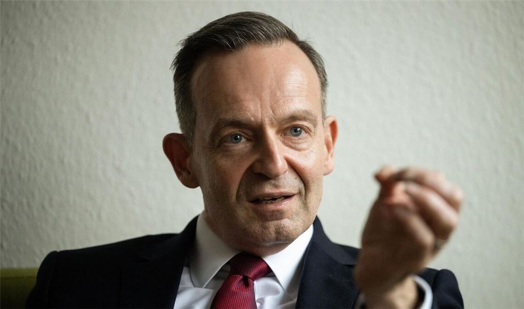 Volker Wissing wird sich nun den Fragen und Forderungen der knapp 800 Städte und Gemeinden stellen.