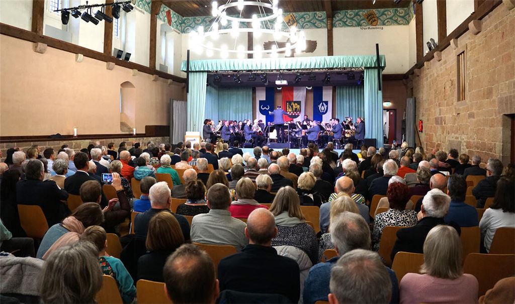 Voll besetzt ist die Stadthalle zum Neujahrsempfang der Klosterstadt. Fotos: Bastian