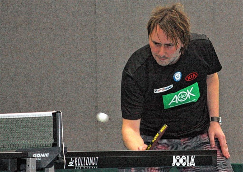 Volle Konzentration im Spitzenspiel: Wie seine Mannschaftskollegen holt Frank Seehofer im Spitzenspiel gegen Oberderdingen II alles aus sich heraus.