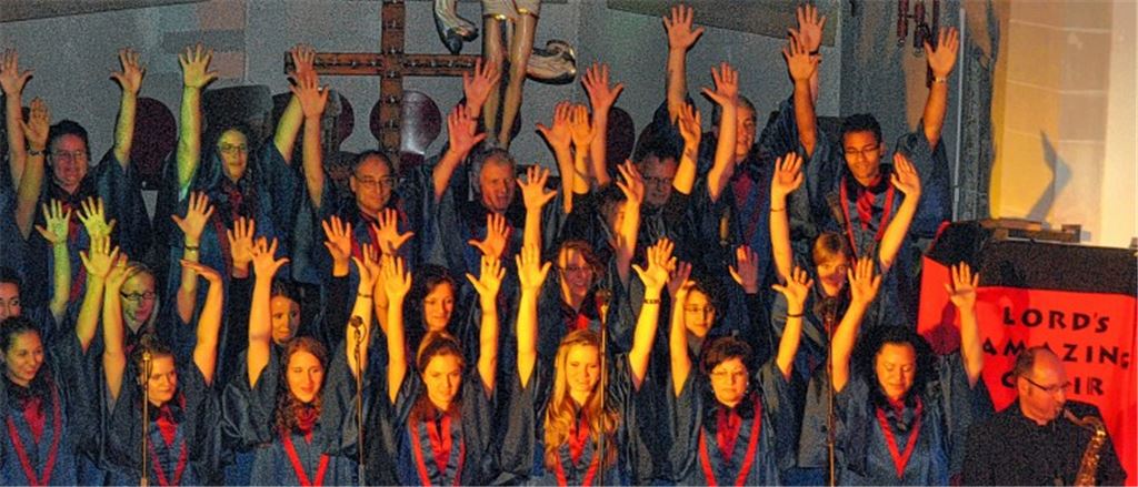 Voller Einsatz: Lord’s Amazing Choir und Band begeistert in der Illinger Kirche.