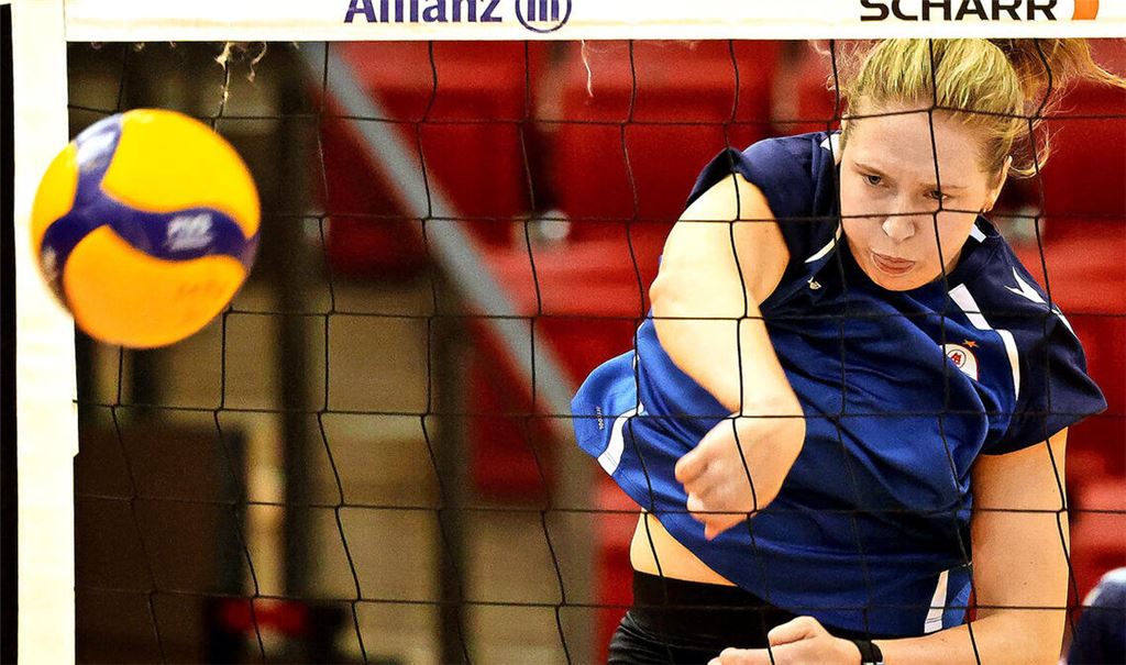 Voller Fokus auf die Trainingsarbeit: Eleanor Holthaus, neue Außenangreiferin von Allianz MTV Stuttgart.