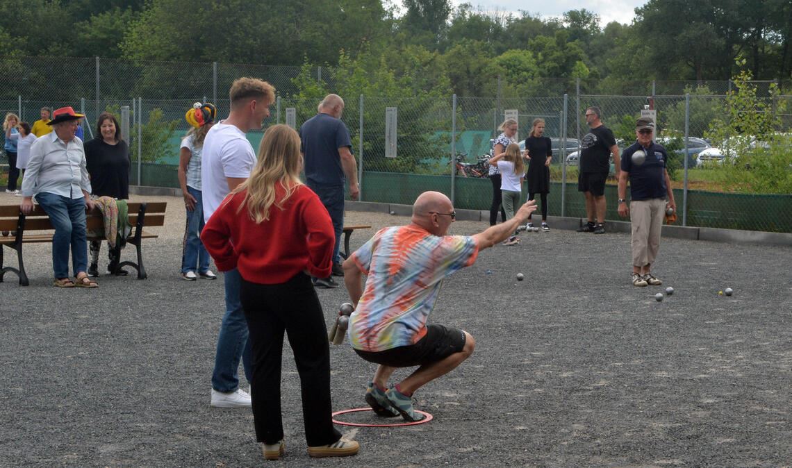 Volles Vereinsgelände: Das Interesse am Schnuppertag von „Boule für Alle“ ist groß, die „Werbeoffensive“ hat sich gelohnt. Fotos: Stahlfeld