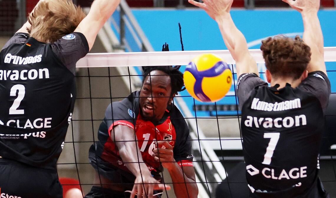 Volltreffer: Neuzugang Nyherowo Omene punktet für die Barock Volleys MTV Ludwigsburg.