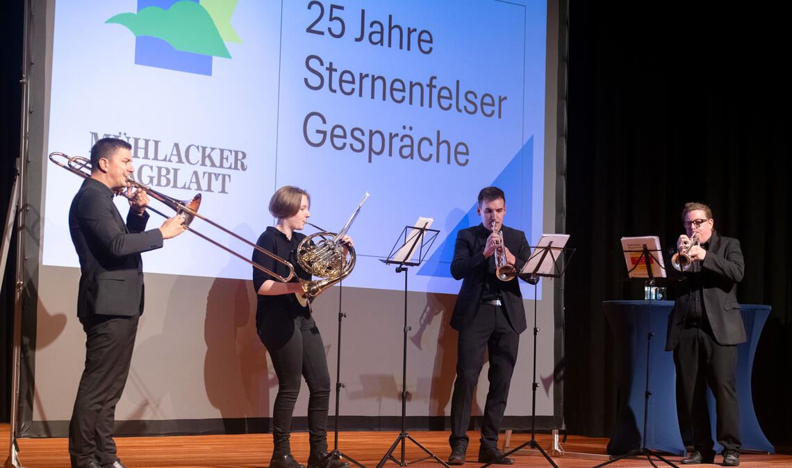 Vom Musikverein Freudenstein gibt es einen musikalischen Geburtstgsgruß. Fotos: ...