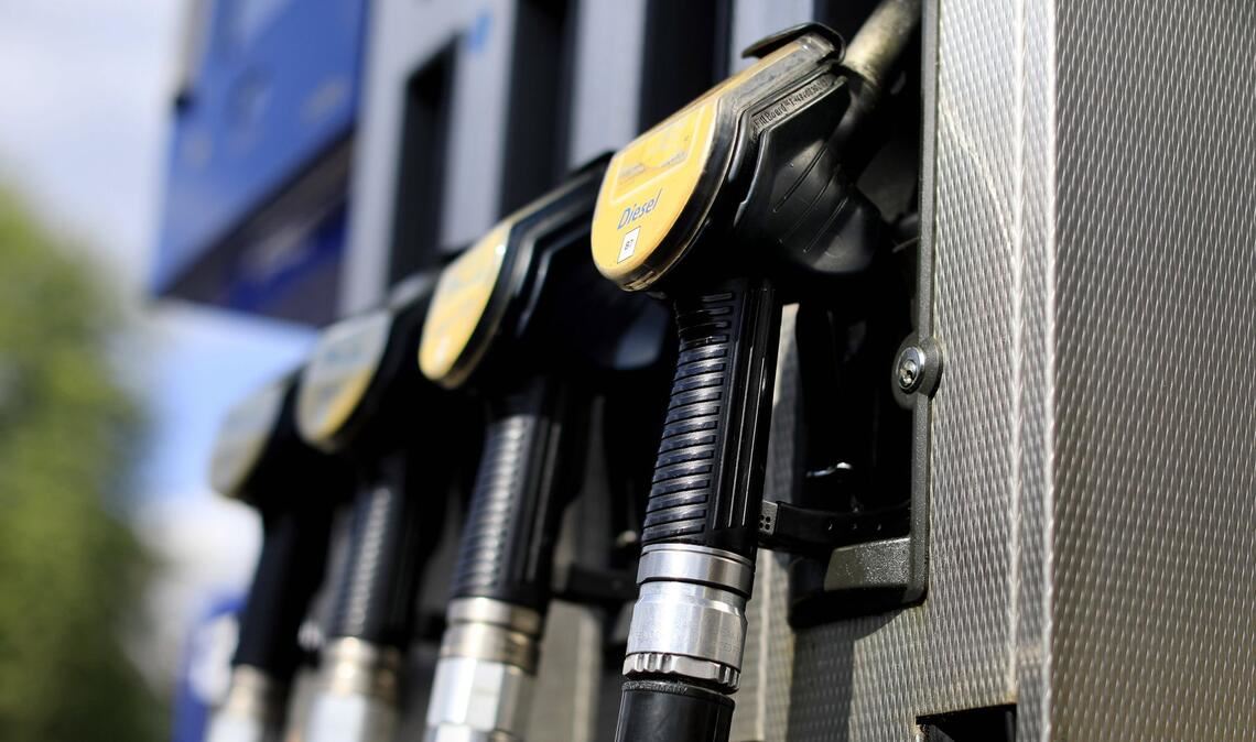 Von Anfang Mai bis Ende Juni werden die Steuern auf Diesel und Benzin gesenkt (Symbolbild).