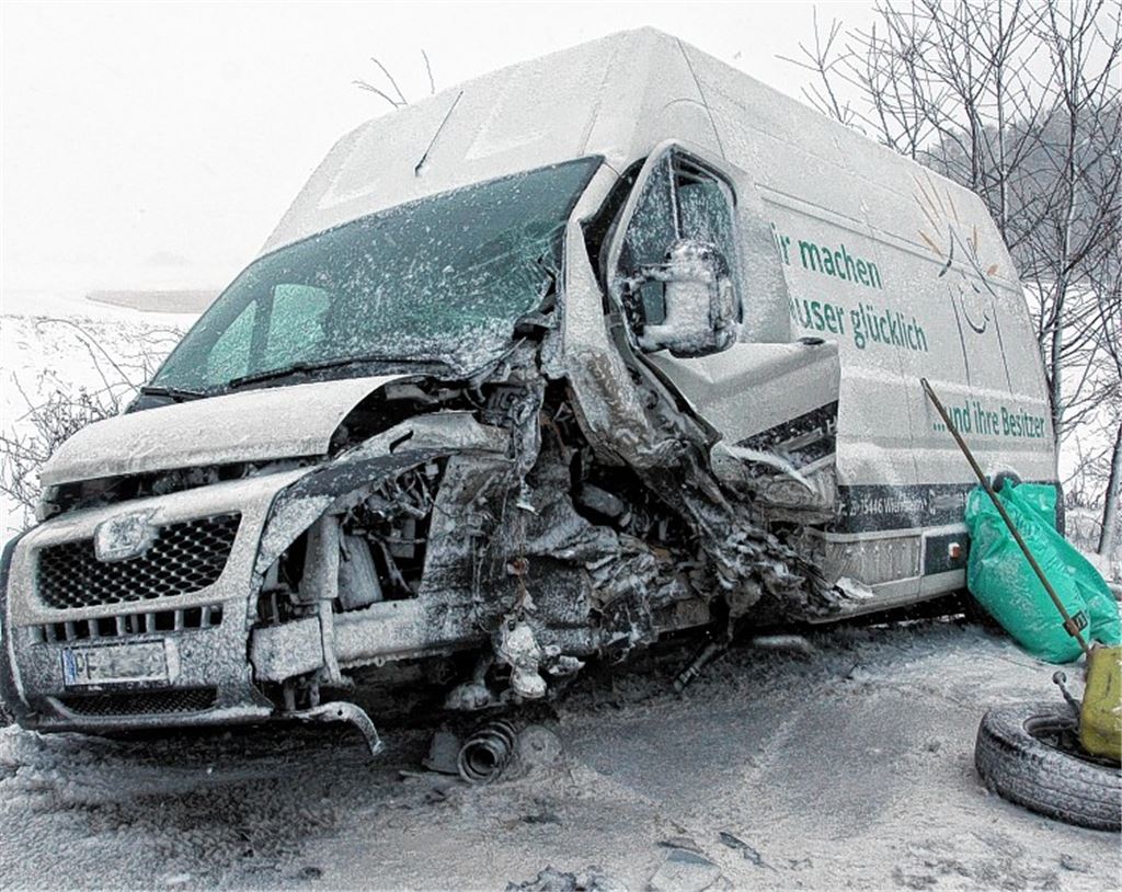 40 Arbeiter machen die Stadt eisfrei