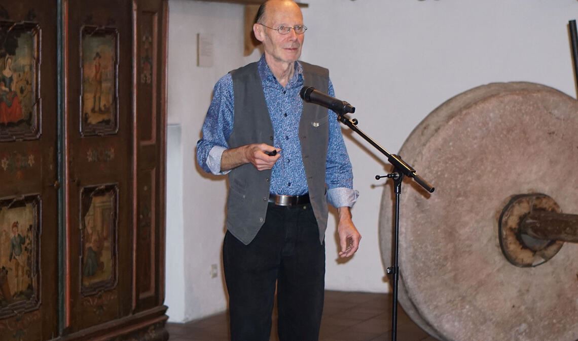 Von der Villa Rustica bis zu Resten der Jupiter-Gigantensäule: Manfred Rapp berichtet von zahlreichen Funden aus der Römerzeit. Foto: Bastian