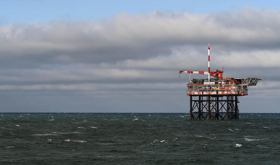 Von dieser Bohrplattform soll in der Nordsee vor Borkum nach Gas gebohrt werden. (Archivbild)