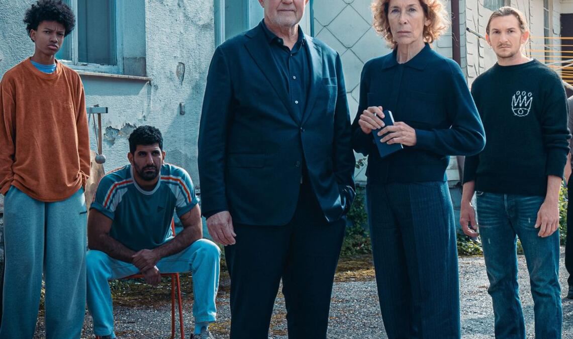 Von links: Yacouba Diabate (Rolle: Oki Okotho Sialo), Emre Cakir (Rolle: Araz Barzani), Harald Krassnitzer (Rolle: Moritz Eisner), Adele Neuhauser (Rolle: Bibi Fellner), Augustin Groz (Rolle: Simon Rechnik).