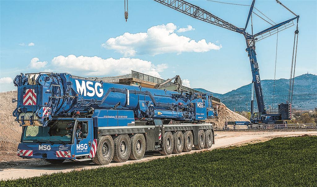 Von „maximaler Leistung auf acht Achsen“ spricht der Hersteller Liebherr beim Modell LTM 1650-8.1, dessen maximale Traglast mit 700 Tonnen angegeben wird. Foto: MSG Krandienst