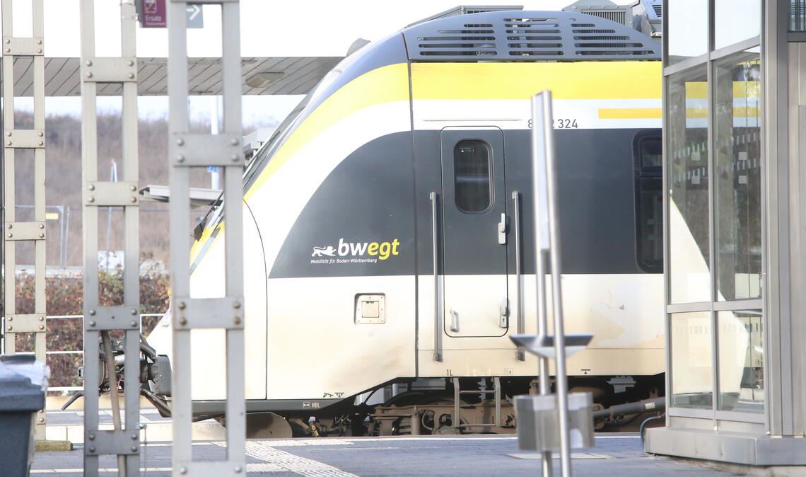 Von wegen „bwegt“ – mit der „Mobilität für Baden-Württemberg“ ist das so eine Sache: Bahnreisende aus Mühlacker, Vaihingen und Pforzheim müssen sich erneut auf Einschränkungen auf der Strecke der Residenzbahn gefasst machen. Angesichts eines riesigen Sanierungsstaus auf der Schiene ist in den nächsten Monaten keine Entspannung in Sicht. Foto: Disselhoff