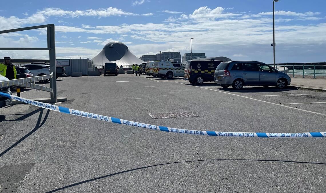 Vor Brighton wurden drei Leichen entdeckt. Die Polizei ermittelt.