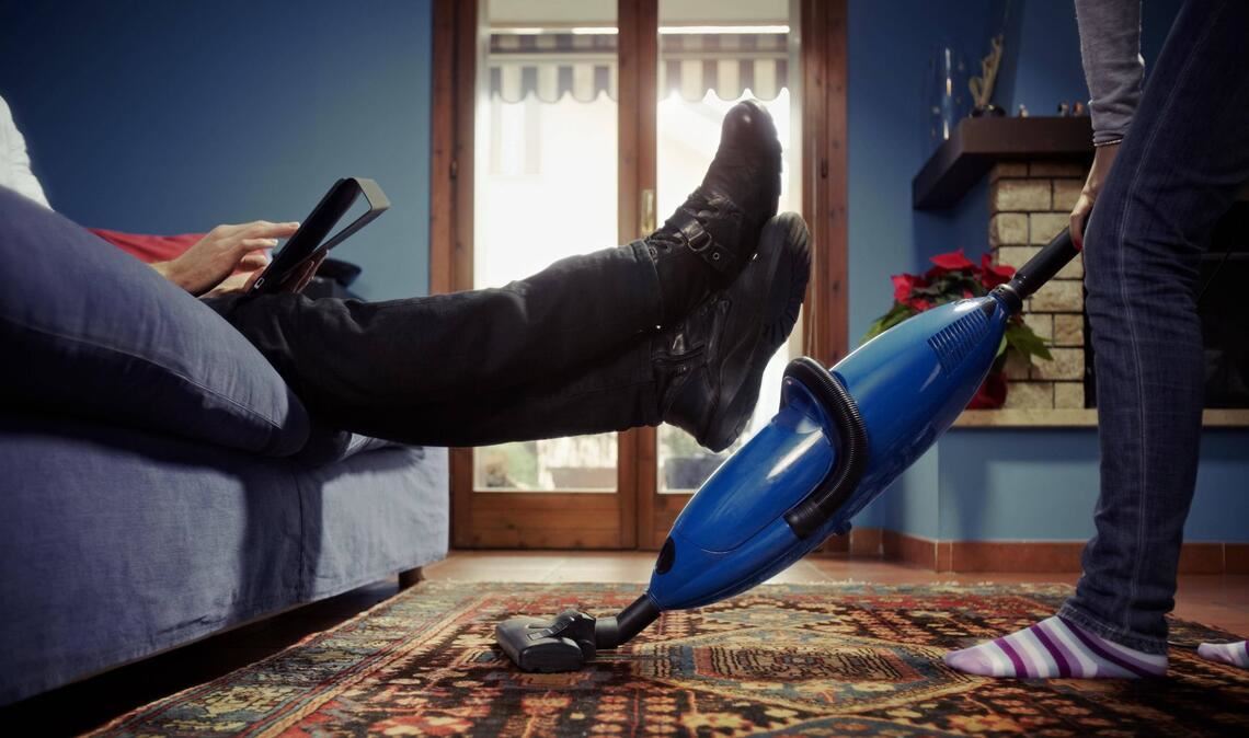 Vor allem jüngere Männer befürworten rückständige Rollenmodelle vermehrt wieder (Symbolfoto).