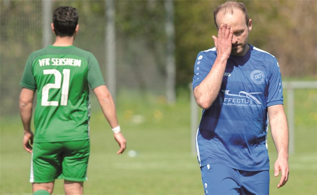 Vor dem Abbruch im Spiel gegen den VfR Sersheim herrscht beim SV Illingen Enttäuschung über einen uneinholbaren 1:5-Rückstand. Foto: Fotomoment
