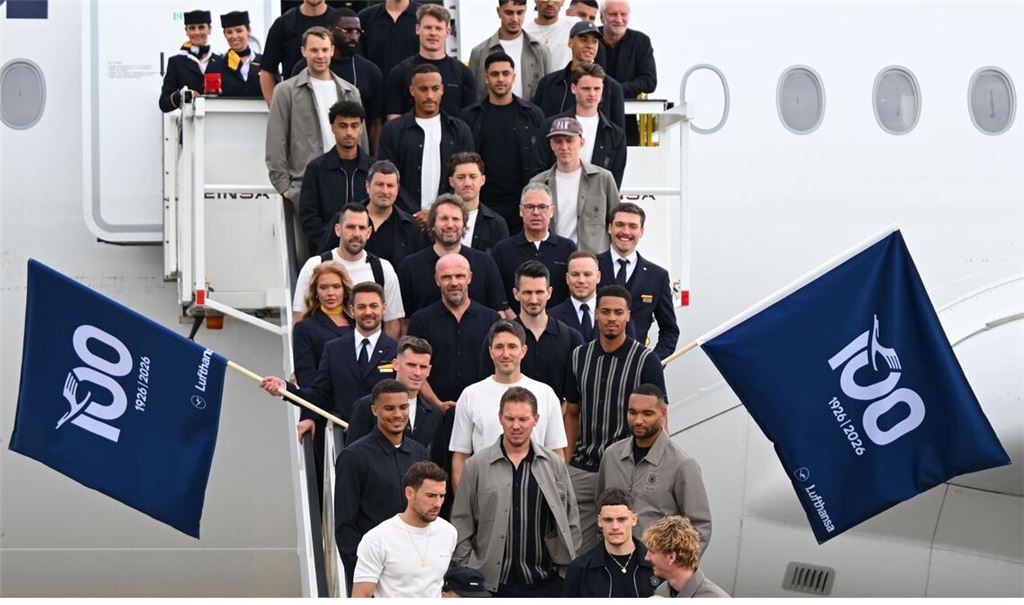 Vor dem Abflug nahm sich die Mannschaft noch Zeit für ein Gruppenfoto.