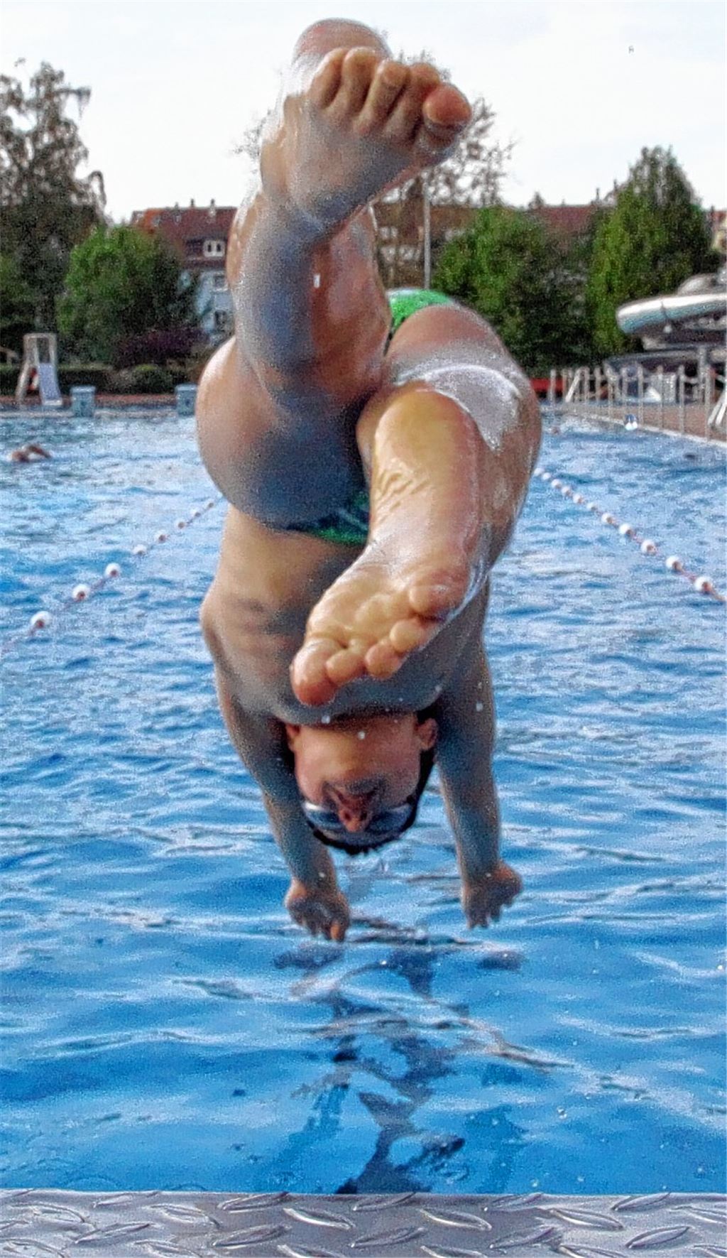 Vor dem Sendercup trainieren die Wasserfreunde unter anderem Startsprünge. Foto: Eigner