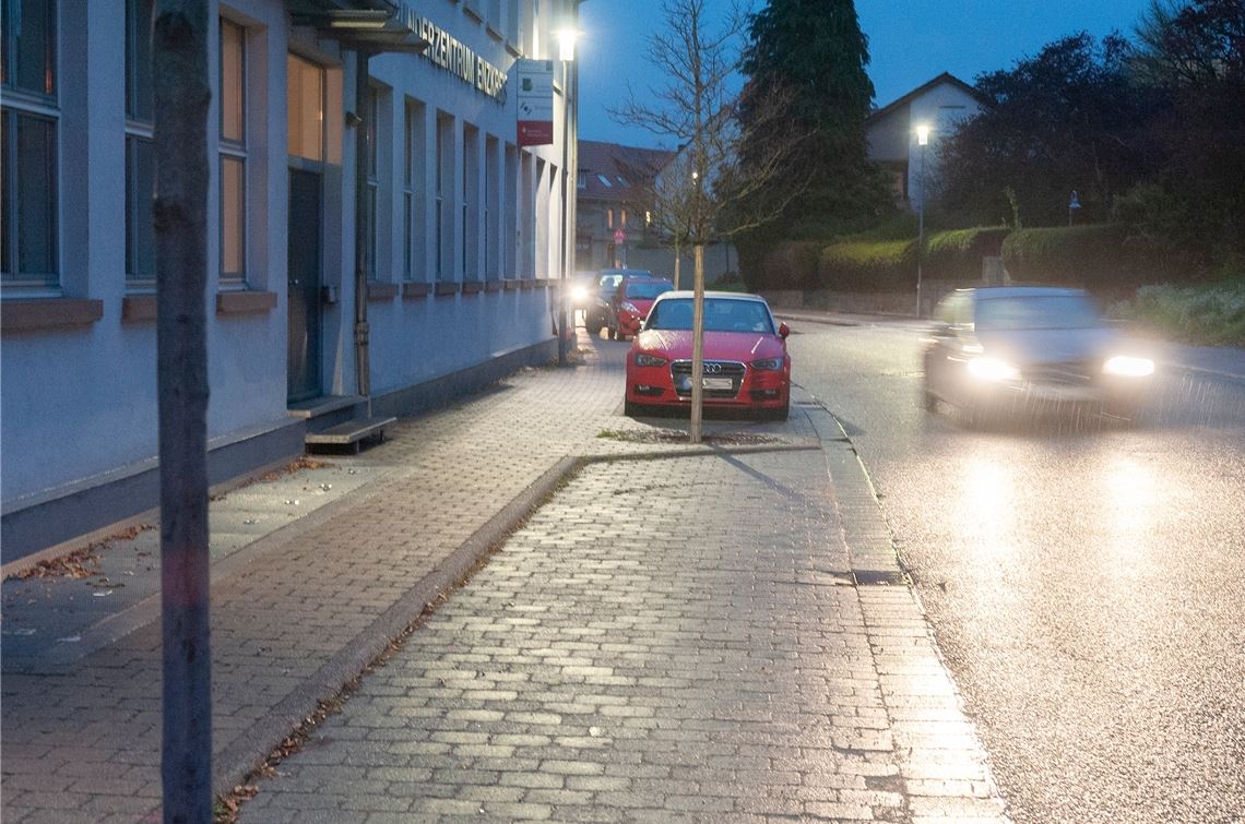 Vor dem TeleGis soll eine kleine E-Car-Sharing-Station mit zwei Leihfahrzeugen eingerichtet werden. Foto: Fotomoment