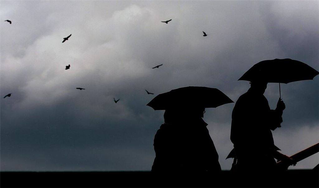 Vor dem langen Osterwochenende müssen sich die Menschen im Südwesten noch etwas gedulden, bis die Sonne länger scheint (Symbolbild).