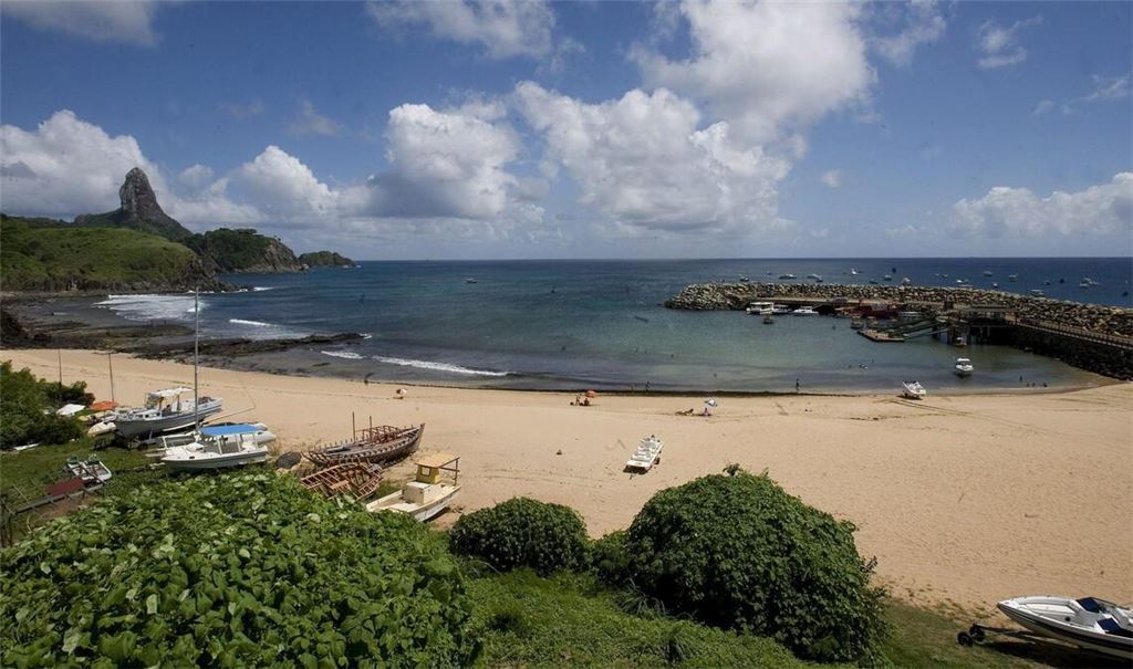 Vor der Küste des Inselparadies' Fernando de Noronha geschah das Unglück, bei dem ein Crew-Mitglied der "Malizia Explorer" ums Leben kam. (Archivbild)